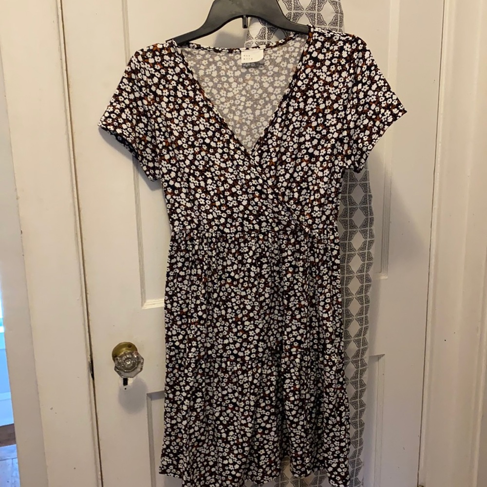 Dee Elly flowered mock wrap dress with tie size medium black, white, brown
